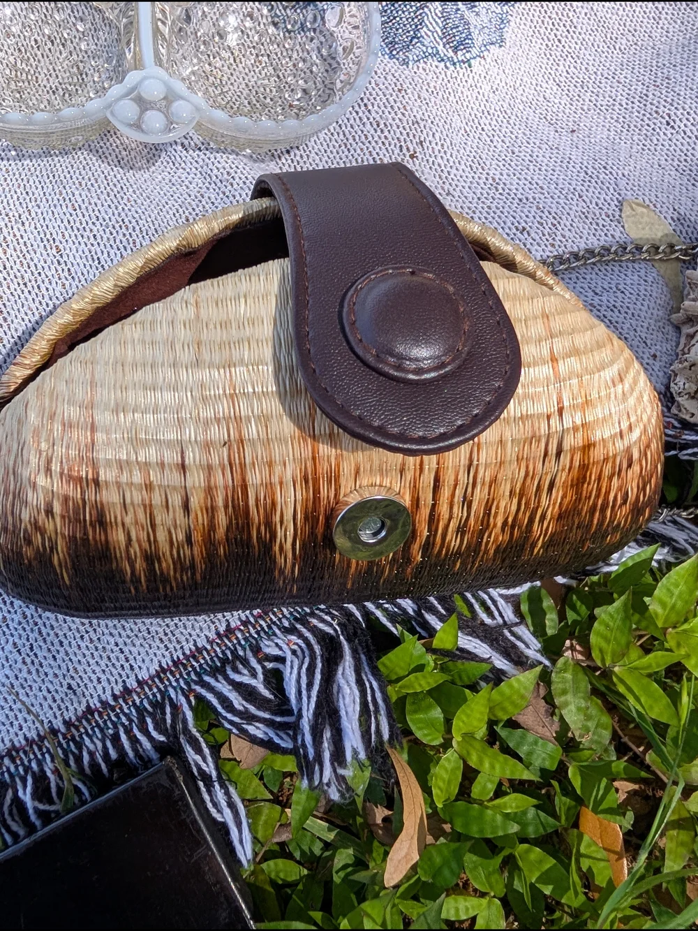 Vintage Le Sac Woven Kultura Straw Rattan Ombre Crossbody Sea Shell Chain Clutch